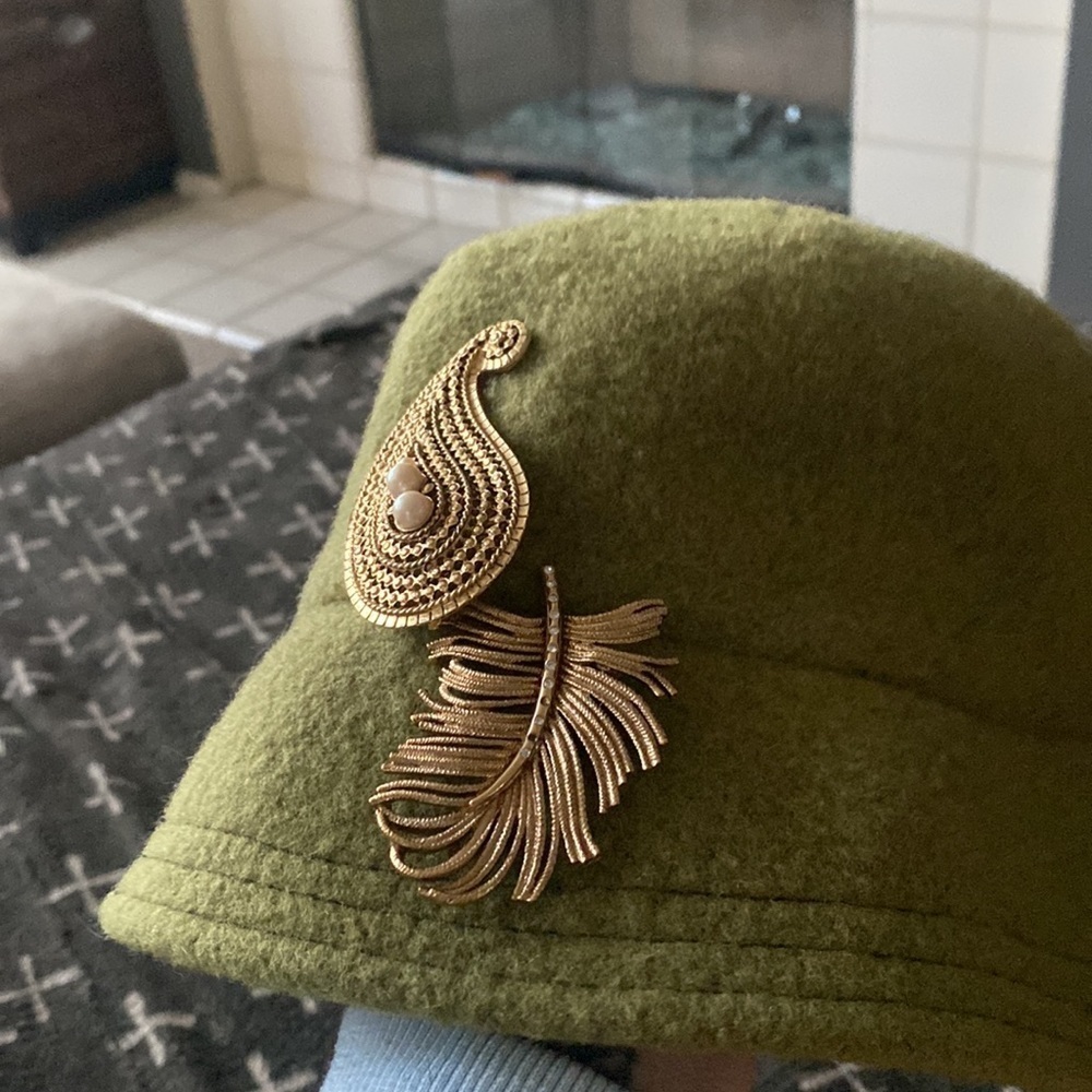Vintage green wool hat with gold brooches